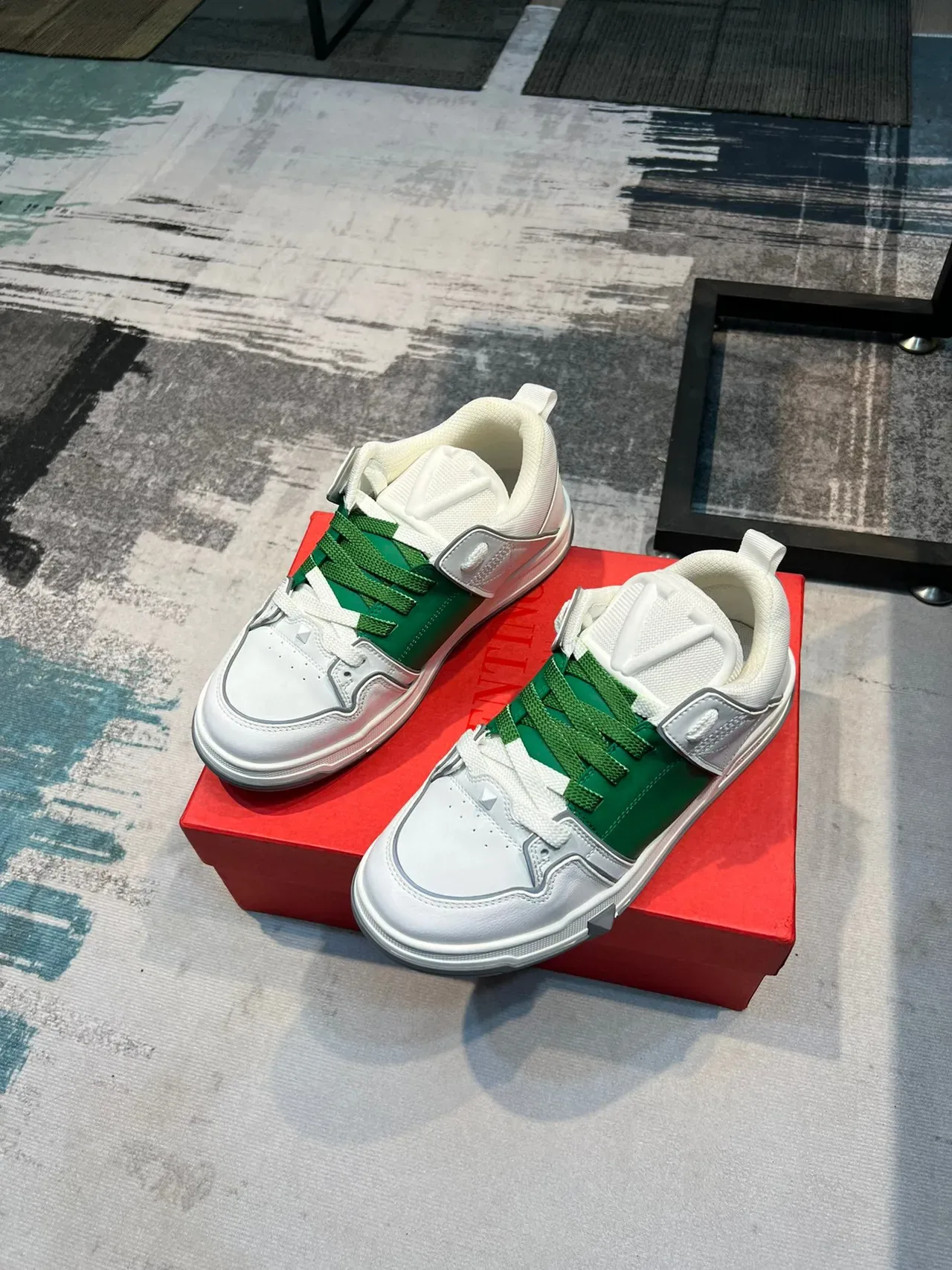 Valentino Rockstud Tênis Lifestyle Branco e Verde color-block de Couro e Painel de Construção 5