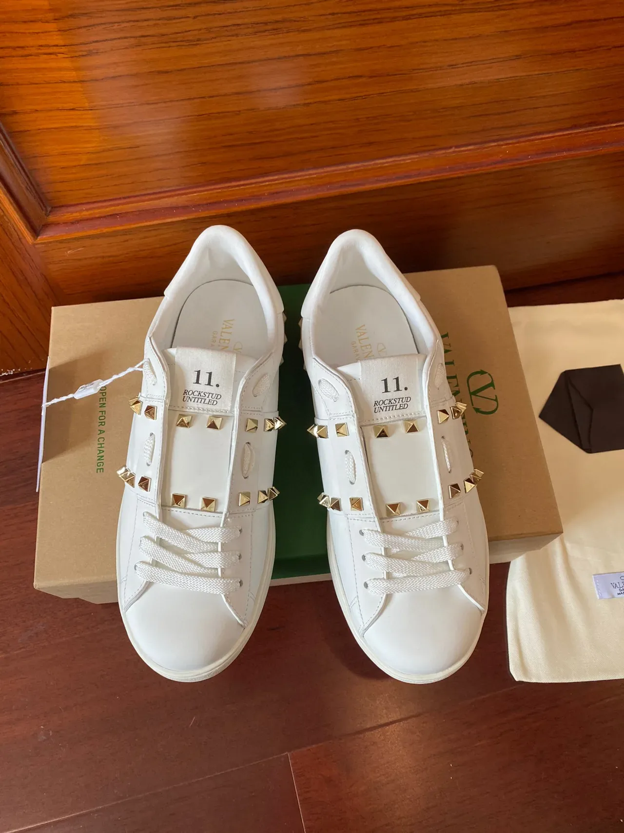 Valentino Rockstud 白色皮革铆钉生活方式运动鞋 2