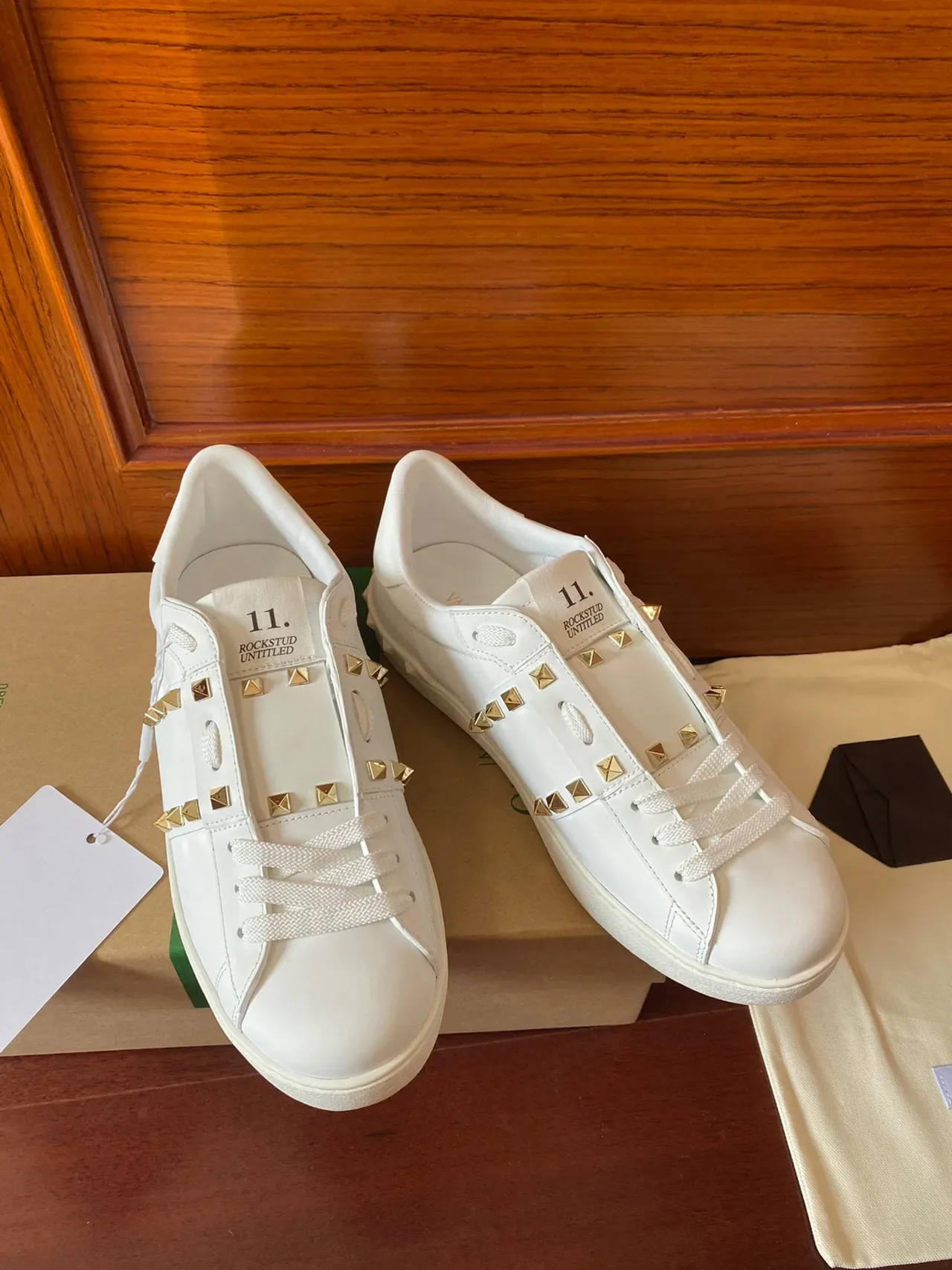 Valentino Rockstud 白色皮革铆钉生活方式运动鞋 4