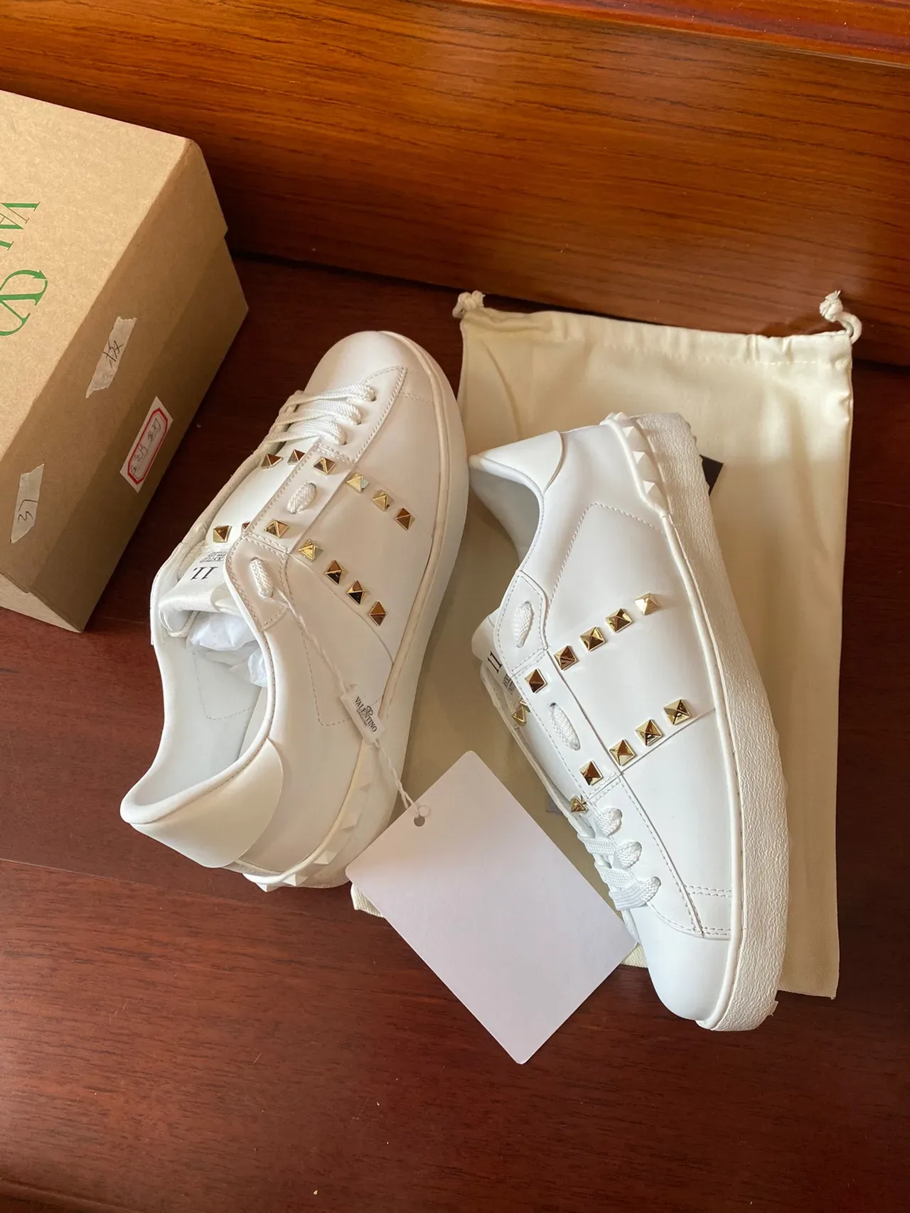 Valentino Rockstud 白色皮革铆钉生活方式运动鞋 8