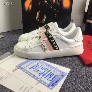 Valentino Rockstud 白色粉色黑色铆钉生活方式运动鞋