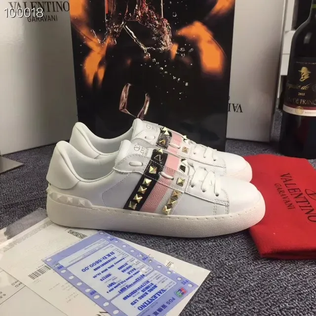 Valentino Rockstud sneakers lifestyle blancs roses noirs studded 4
