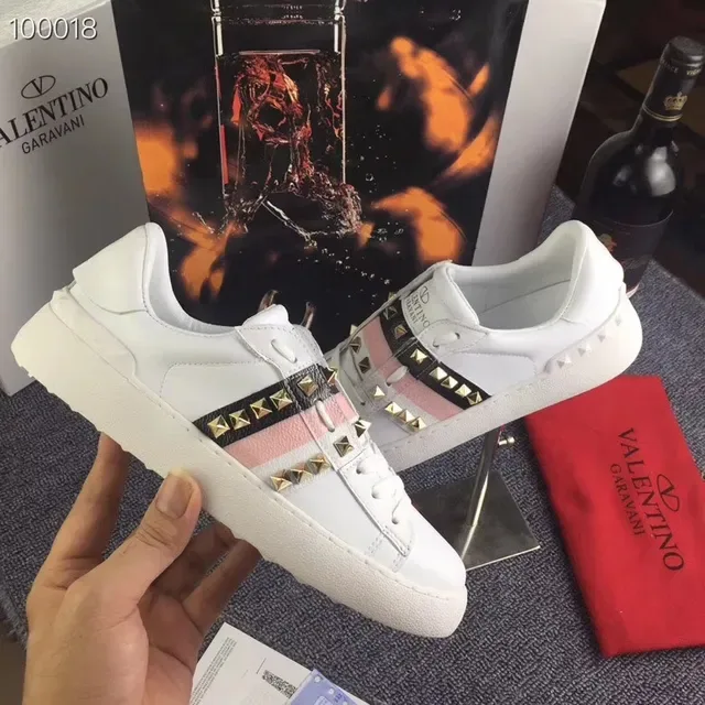 Valentino Rockstud sneakers lifestyle blancs roses noirs studded 5