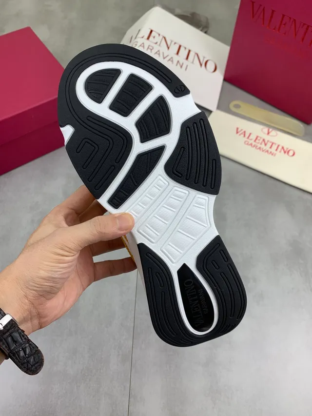 Valentino Rockstud Sola Amarela Branca Malha E Camurça Superposição Tênis Chunky 2