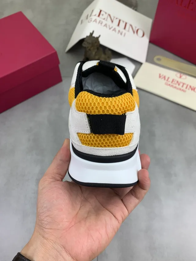 Valentino Rockstud Sola Amarela Branca Malha E Camurça Superposição Tênis Chunky 3