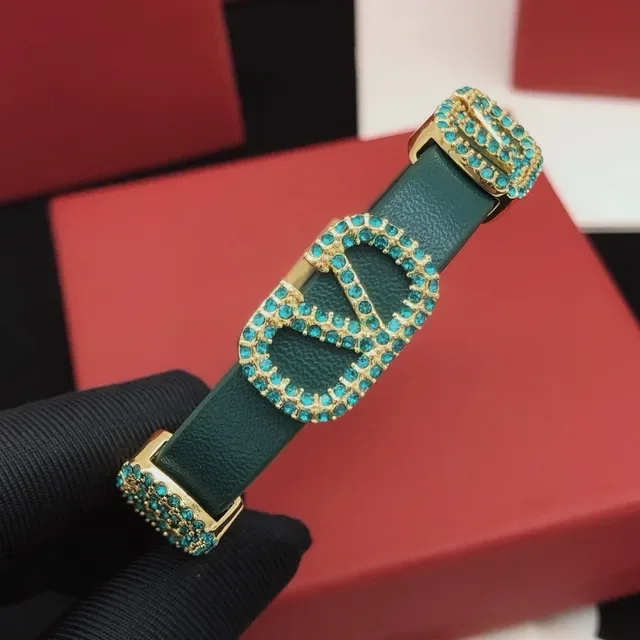 Valentino VLogo Bracelet en Cuir Noir orné de Cristaux 6