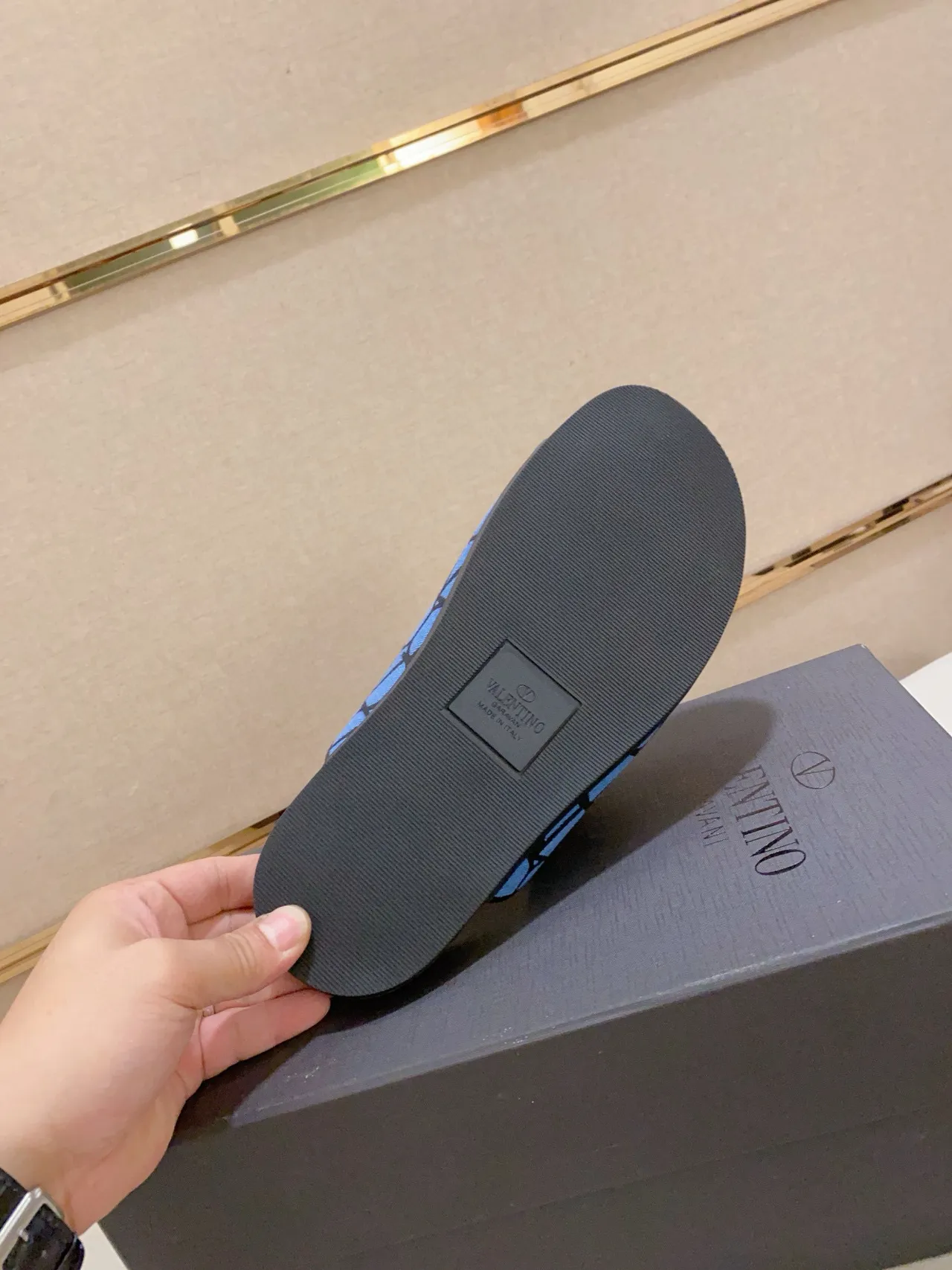Valentino VLogo Slide Chaussons bleus à motif géométrique 8