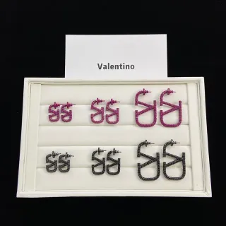Valentino VLTN Pavé 互锁 Double-V Stud 耳钉
