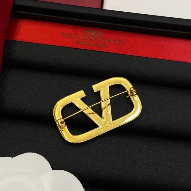Broche Valentino VLTN Argent Or Motif Cristal Pavé 2
