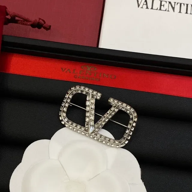 Broche Valentino VLTN Argent Or Motif Cristal Pavé 5