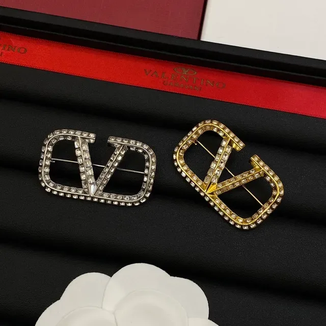 Broche Valentino VLTN Argent Or Motif Cristal Pavé 6