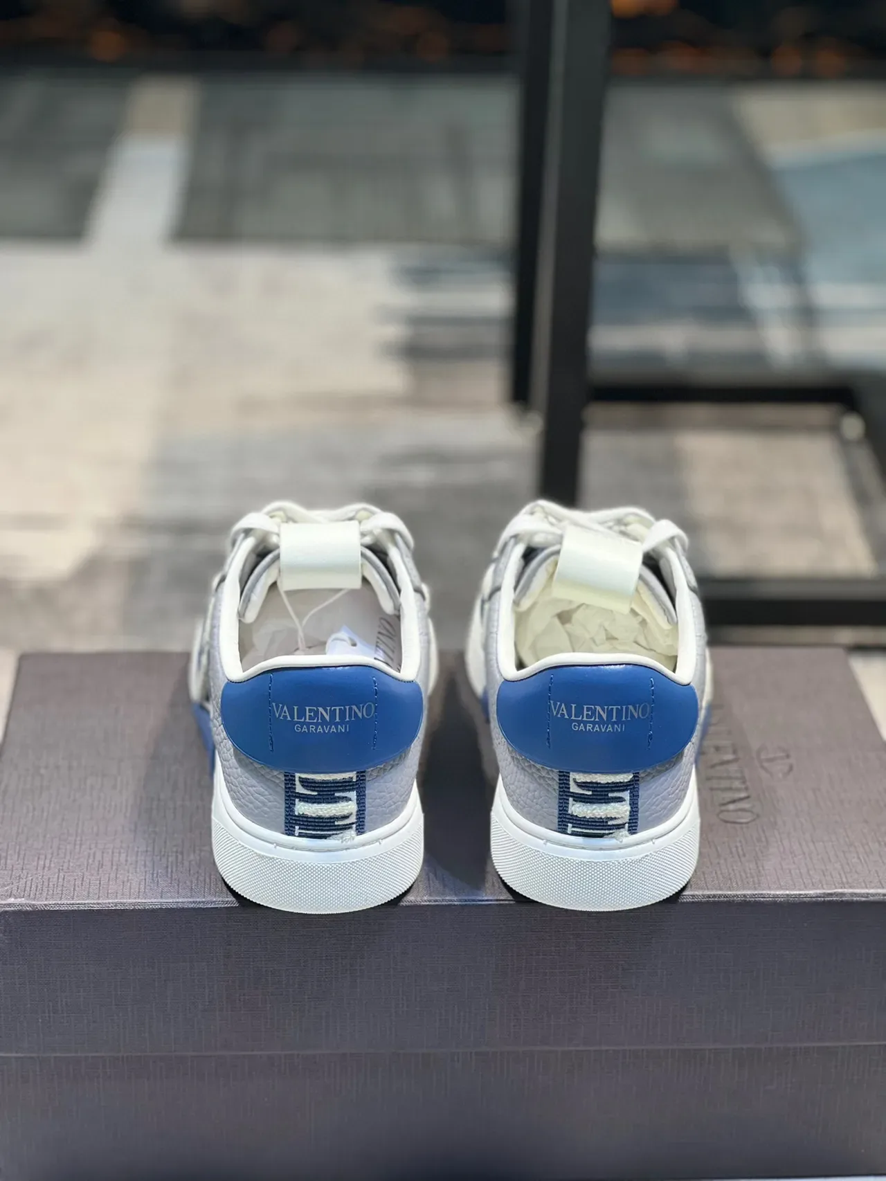 Valentino VLTN Gris Blanc Bleu Lifestyle Sneakers 2