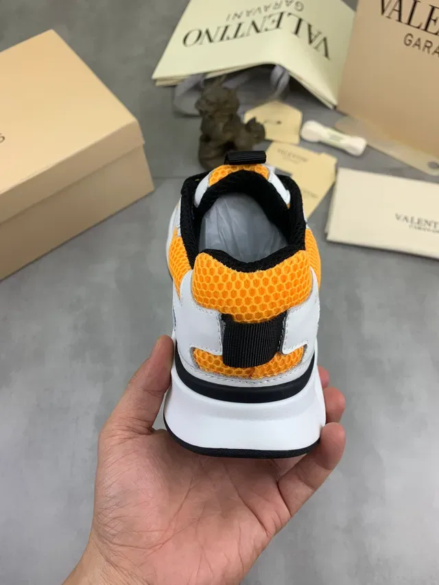 Valentino Tênis Chunky com Sola Branca e Laranja, Painéis de Malha Honeycomb 3