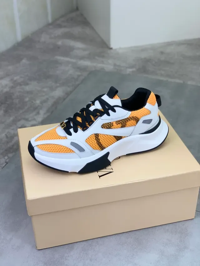 Valentino Tênis Chunky com Sola Branca e Laranja, Painéis de Malha Honeycomb 4