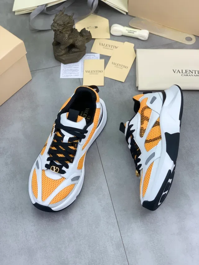 Valentino Tênis Chunky com Sola Branca e Laranja, Painéis de Malha Honeycomb 5