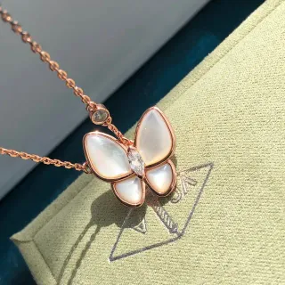 Van Cleef & Arpels بابيليون فراشة لؤلؤم والماس قلادة