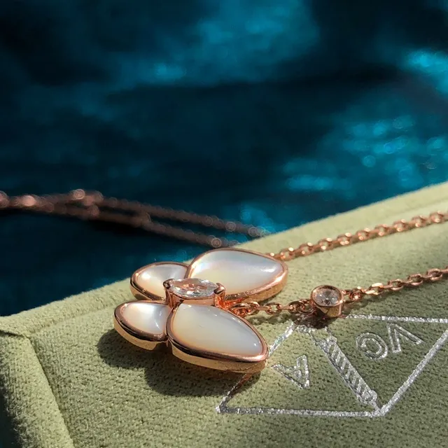 Van Cleef & Arpels Papillon Borboleta Madrepérola e Diamante Colar 3