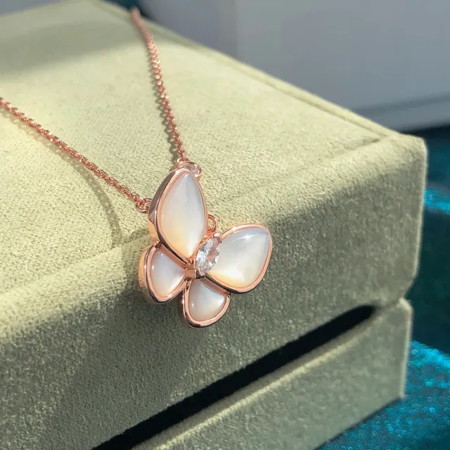 Van Cleef & Arpels Papillon Borboleta Madrepérola e Diamante Colar 4