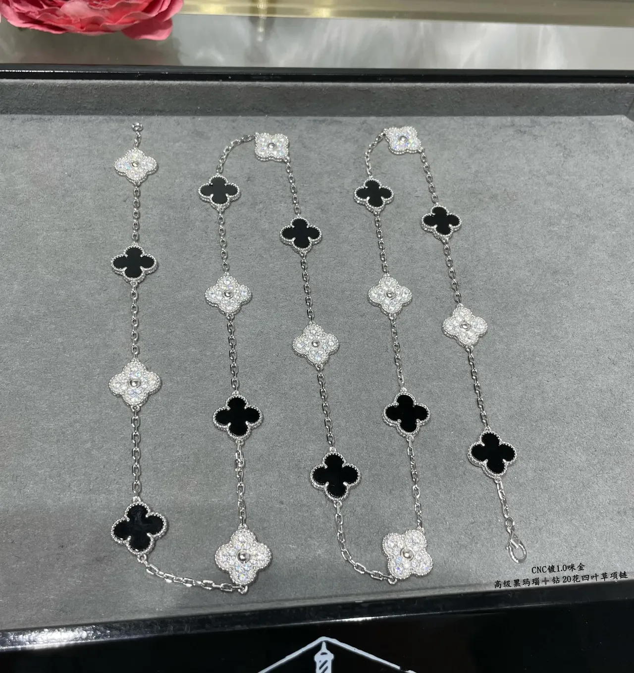 Van Cleef & Arpels Alhambra Collier Émail Noir et Cristaux Pavé Trèfle à Quatre Feuilles 2