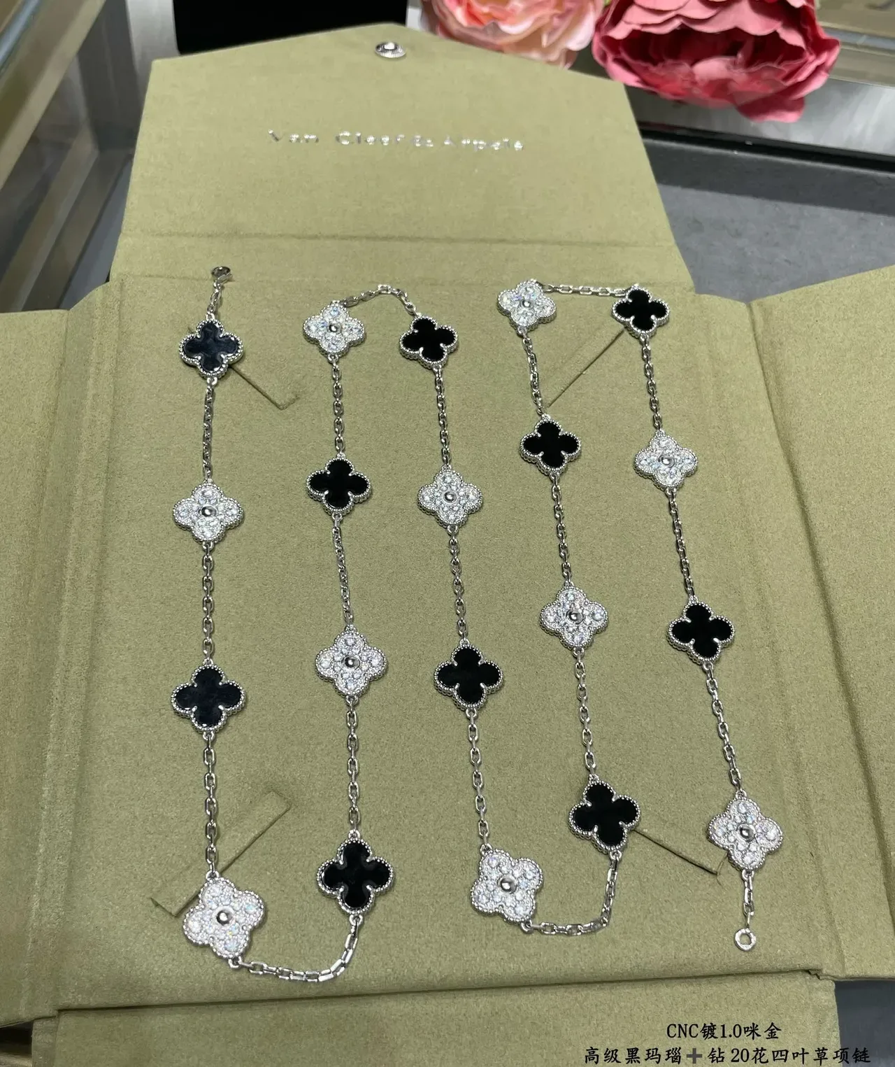 Van Cleef & Arpels Alhambra Collier Émail Noir et Cristaux Pavé Trèfle à Quatre Feuilles 4