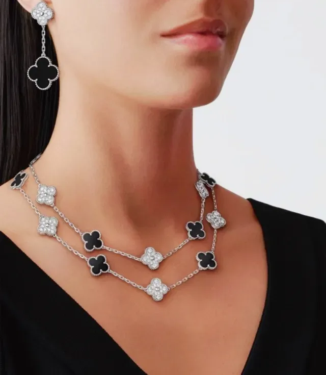 Van Cleef & Arpels Alhambra Collier Émail Noir et Cristaux Pavé Trèfle à Quatre Feuilles 8