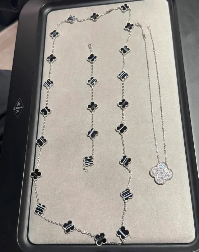Van Cleef & Arpels Alhambra Five Motif Bracelet en onyx noir 5