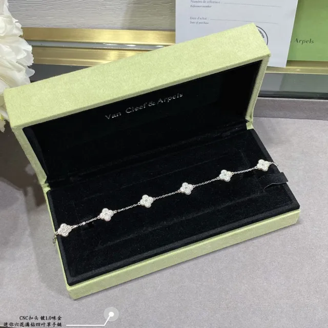 Bracelet Van Cleef & Arpels Alhambra cinq pétales floral Pavé 5