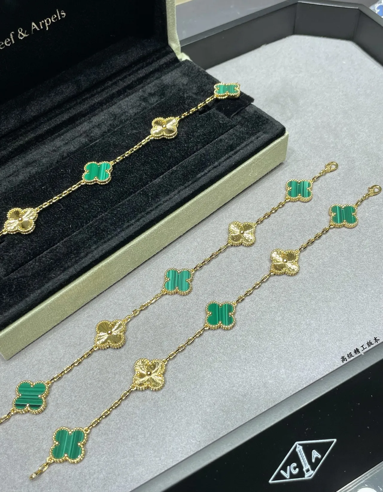 Van Cleef & Arpels Alhambra Pulseira de corrente de ouro verde com inlay de malaquita 6