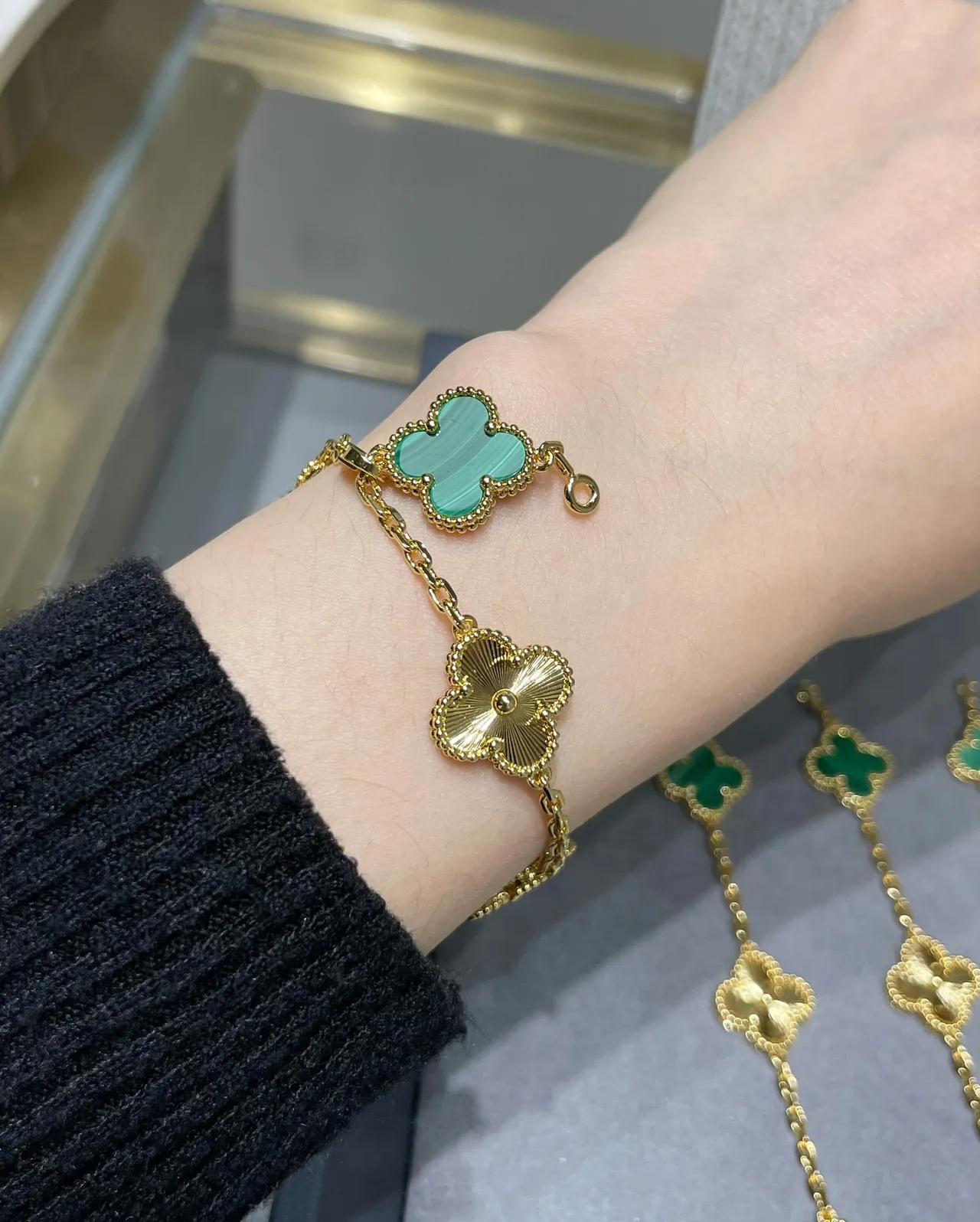 Van Cleef & Arpels Alhambra Pulseira de corrente de ouro verde com inlay de malaquita 8