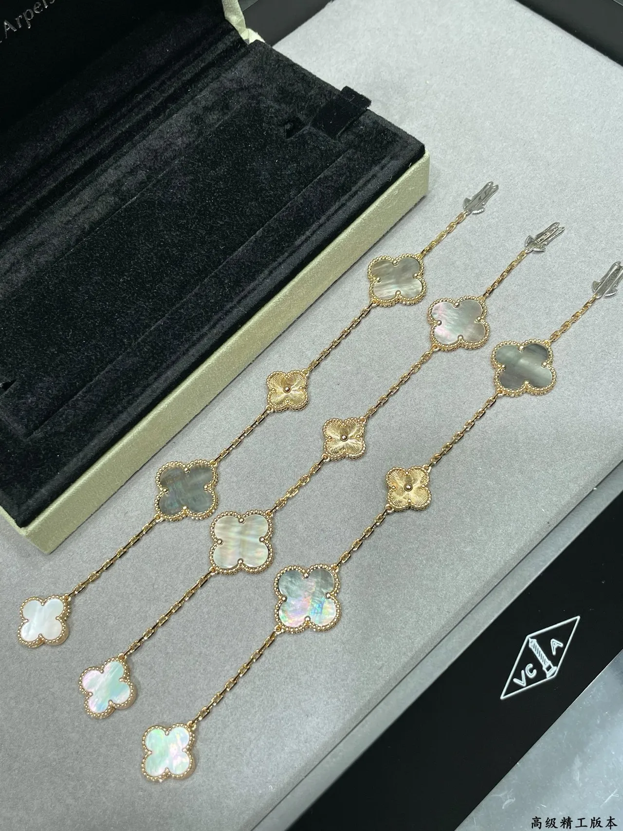 Van Cleef & Arpels Alhambra Chaîne or blanc motifs quatrefoil bracelet 6