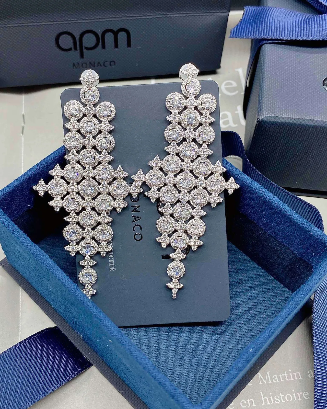 Van Cleef & Arpels lustre Pavé motivo cruz brincos 5