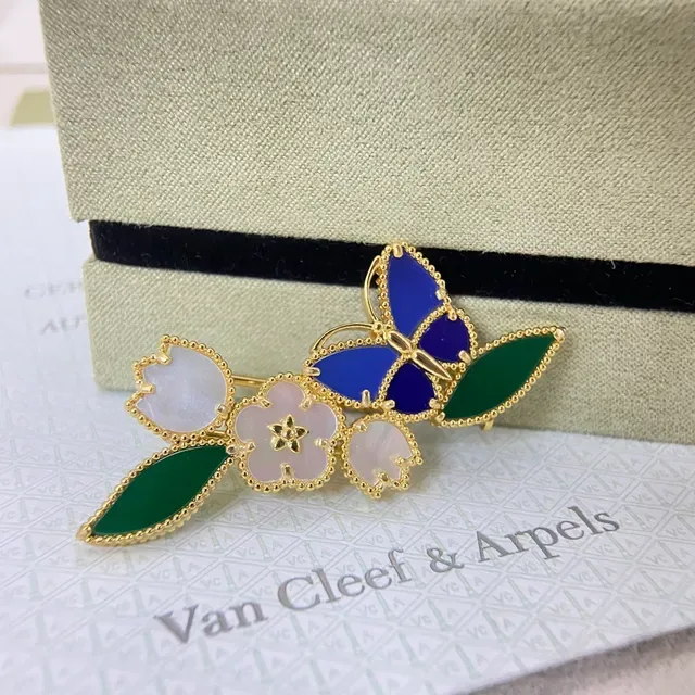 Van Cleef & Arpels Broche Florale et Papillon en Émail et Nacre 4