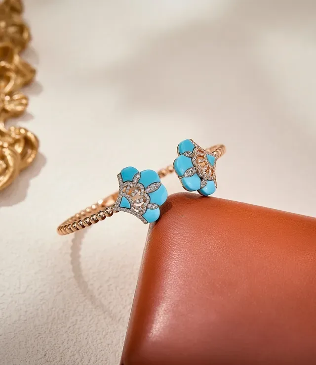 Van Cleef & Arpels Frivole Floral Mère-de-Perle et Diamant Bracelet Ouvert 5