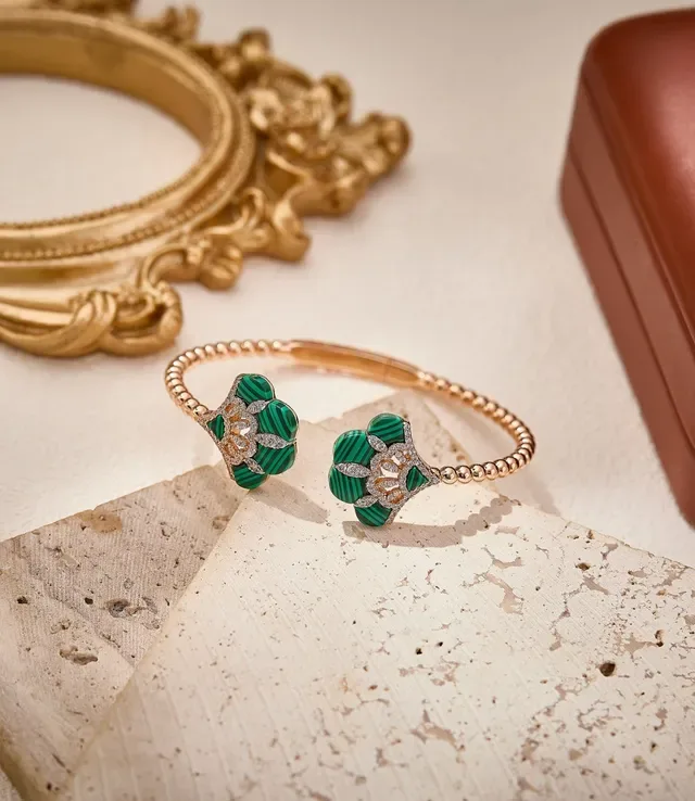 Van Cleef & Arpels Frivole Floral Mère-de-Perle et Diamant Bracelet Ouvert 6