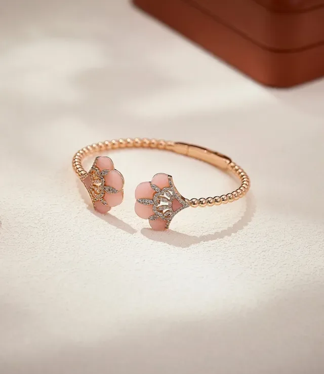 Van Cleef & Arpels Frivole Floral Mère-de-Perle et Diamant Bracelet Ouvert 7