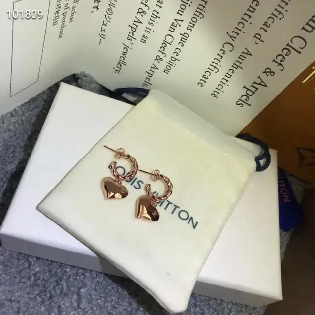 Van Cleef & Arpels Brincos de ouro Charme em forma de coração rosa Argolas de corda torcida 6