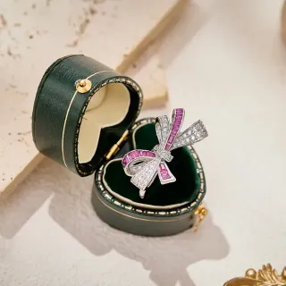 Van Cleef & Arpels गुलाबी चांदी धनुषाकार बैगेट-कट रूबी ब्रोच