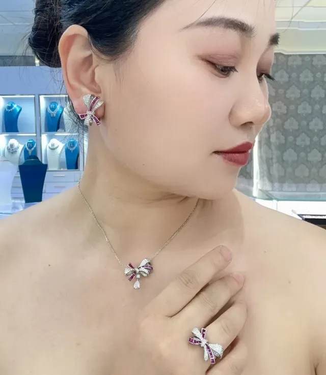 Van Cleef & Arpels Pink Silver Bow-Shaped Baguette-Cut Ruby Brooch 2