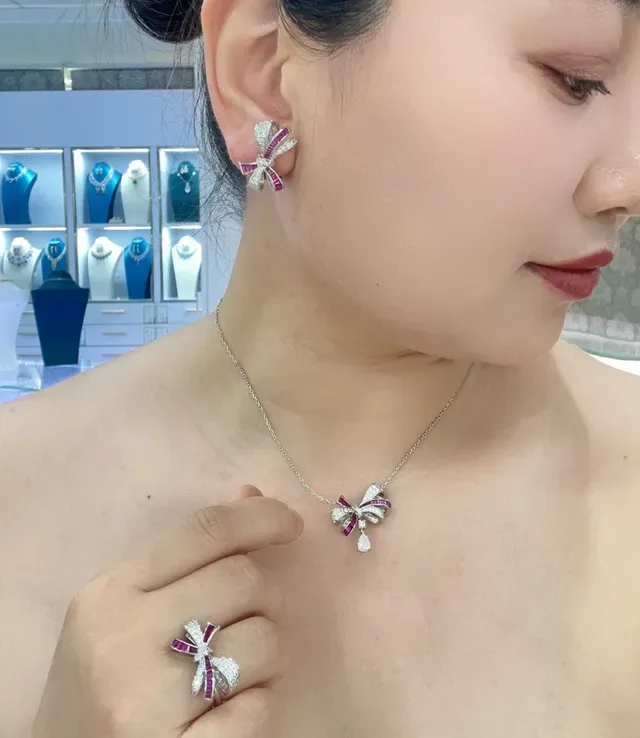 Van Cleef & Arpels Pink Silver Bow-Shaped Baguette-Cut Ruby Brooch 5