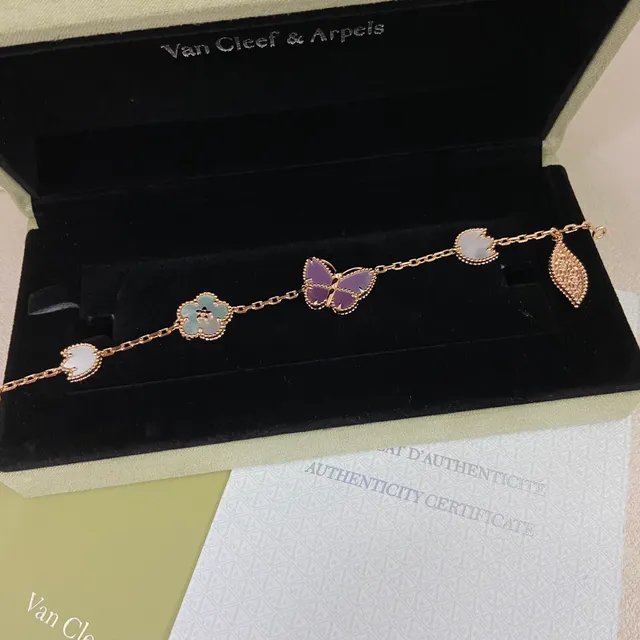 Van Cleef & Arpels Sweet Alhambra Motif Papillon Bracelet en Or 4