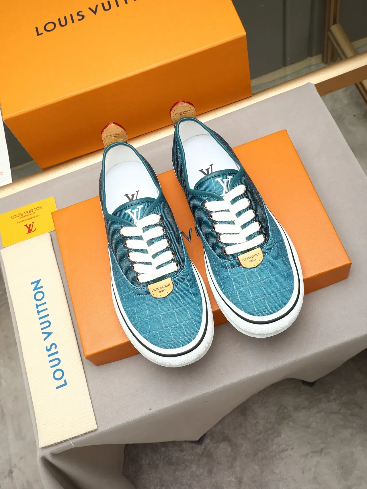 Vans Blue White Quilted Teal Canvas Upper Fuzzy Laces Lifestyle Sneakers 3