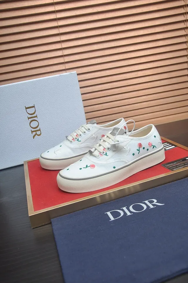 Vans White Pink Canvas Upper Embroidered Floral Motif Lifestyle Sneakers 4