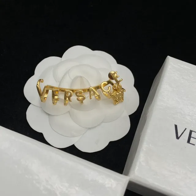 Versace Alphabet Medusa Ear Cuff Brincos Dourados 5