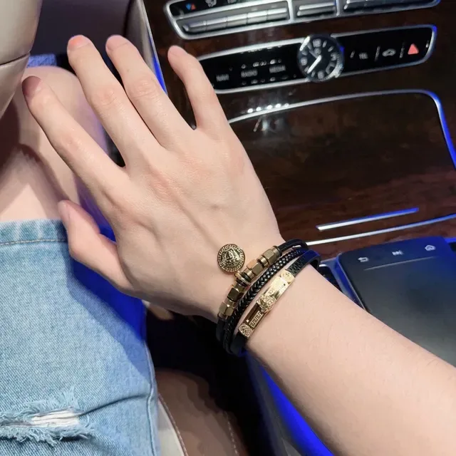 Versace Bracelet en Cuir Tressé Noir et Or Métallique 8
