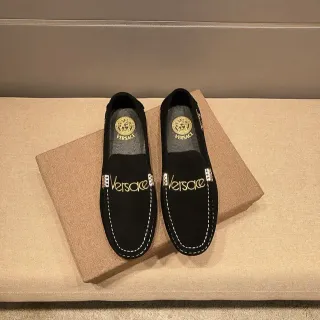 Versace Loafer Noir Doré en Daim avec Broderie Logo