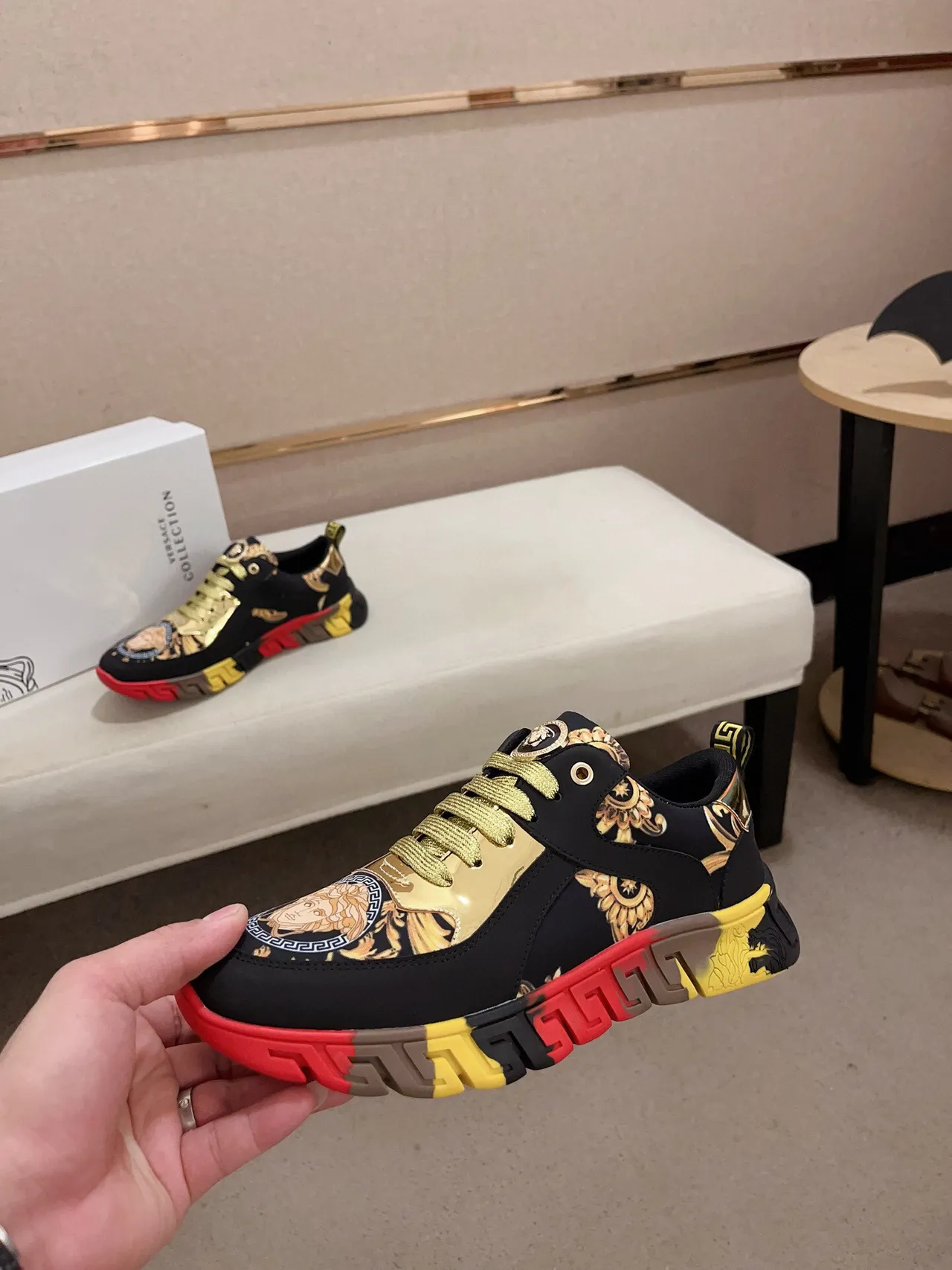 Versace Chain Reaction الطباعة الباروكية Medusa Lifestyle Sneakers 3