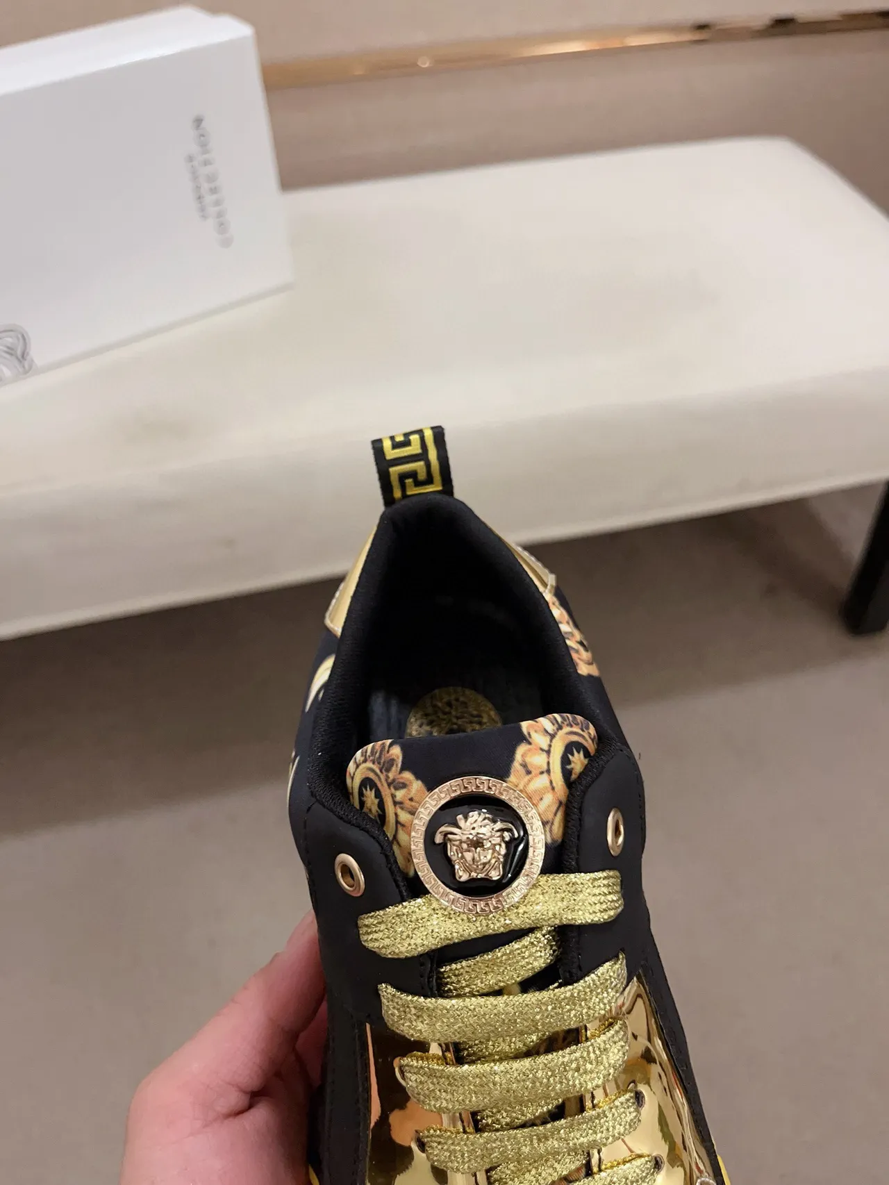 Versace Chain Reaction الطباعة الباروكية Medusa Lifestyle Sneakers 6