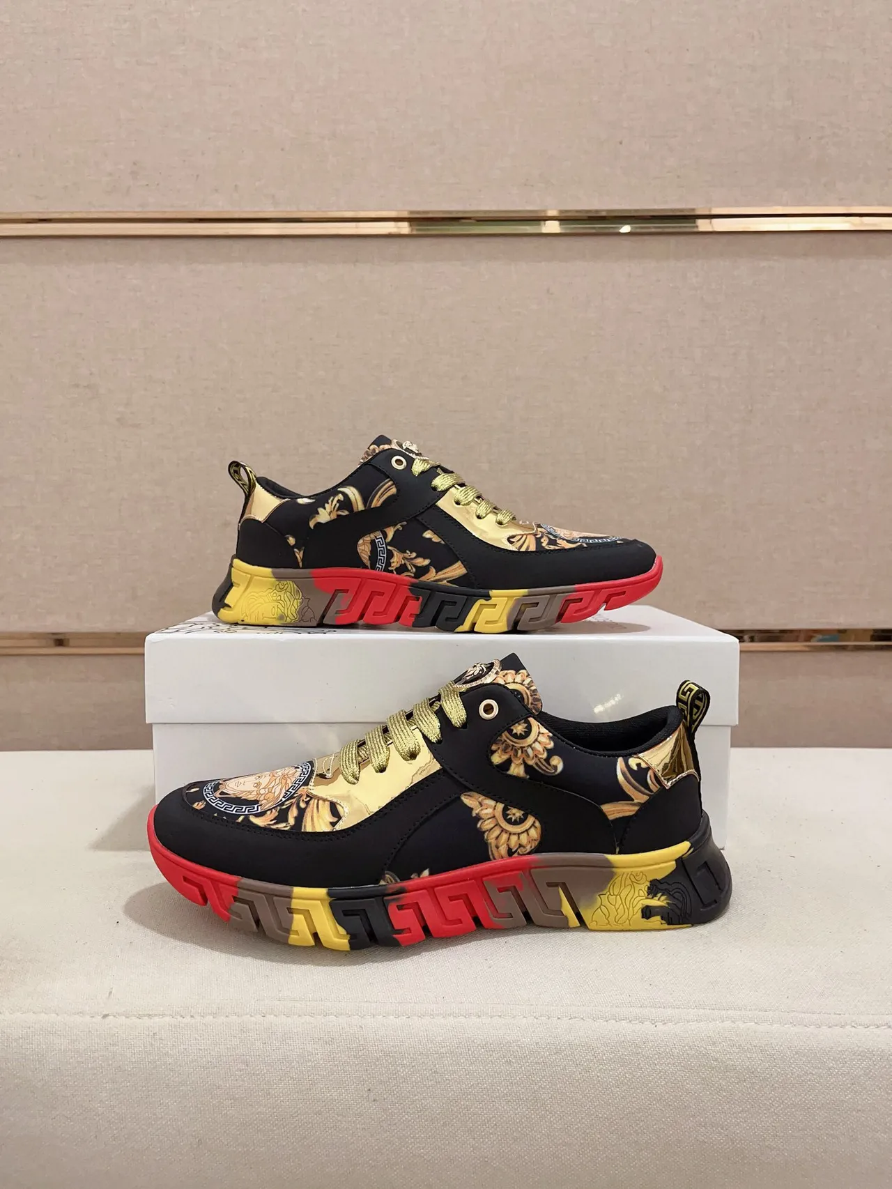 Versace Chain Reaction الطباعة الباروكية Medusa Lifestyle Sneakers 7