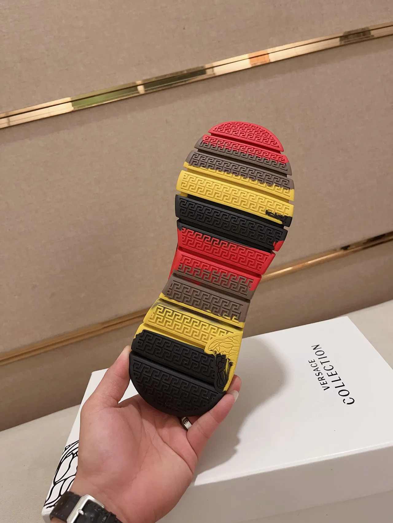 Versace Chain Reaction الطباعة الباروكية Medusa Lifestyle Sneakers 9
