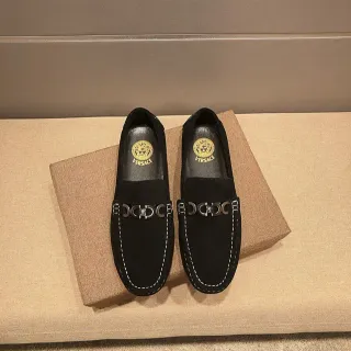 Versace Chain Reaction काला गोल्ड सुडेल जैसी अपर सफेद कंट्रास्ट सिलाई लोफर